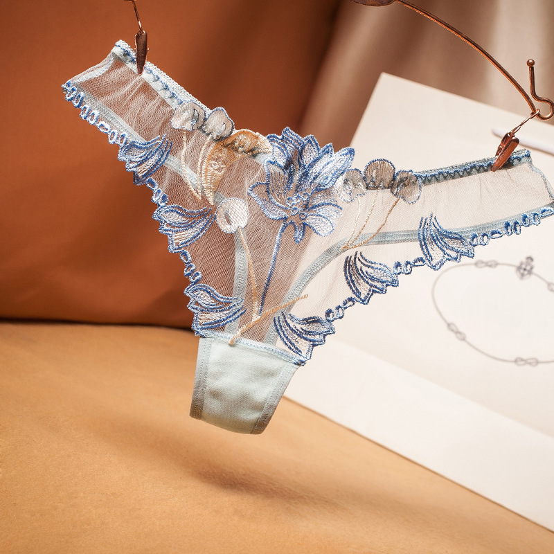 Tanga con bordado floral