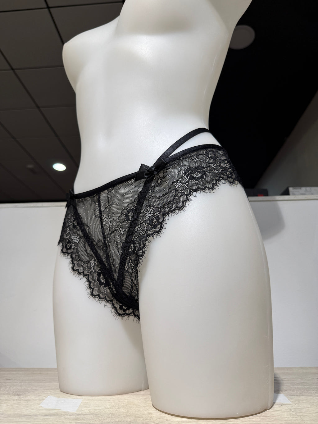 Braga con encaje y dos lazo negro