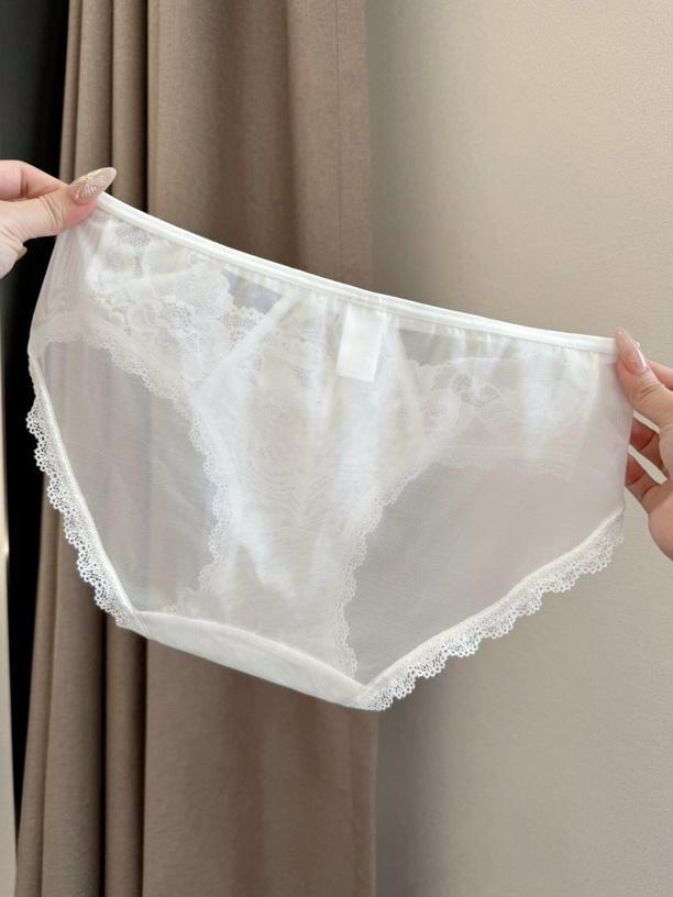 Braga con encaje floral y lazo blanco