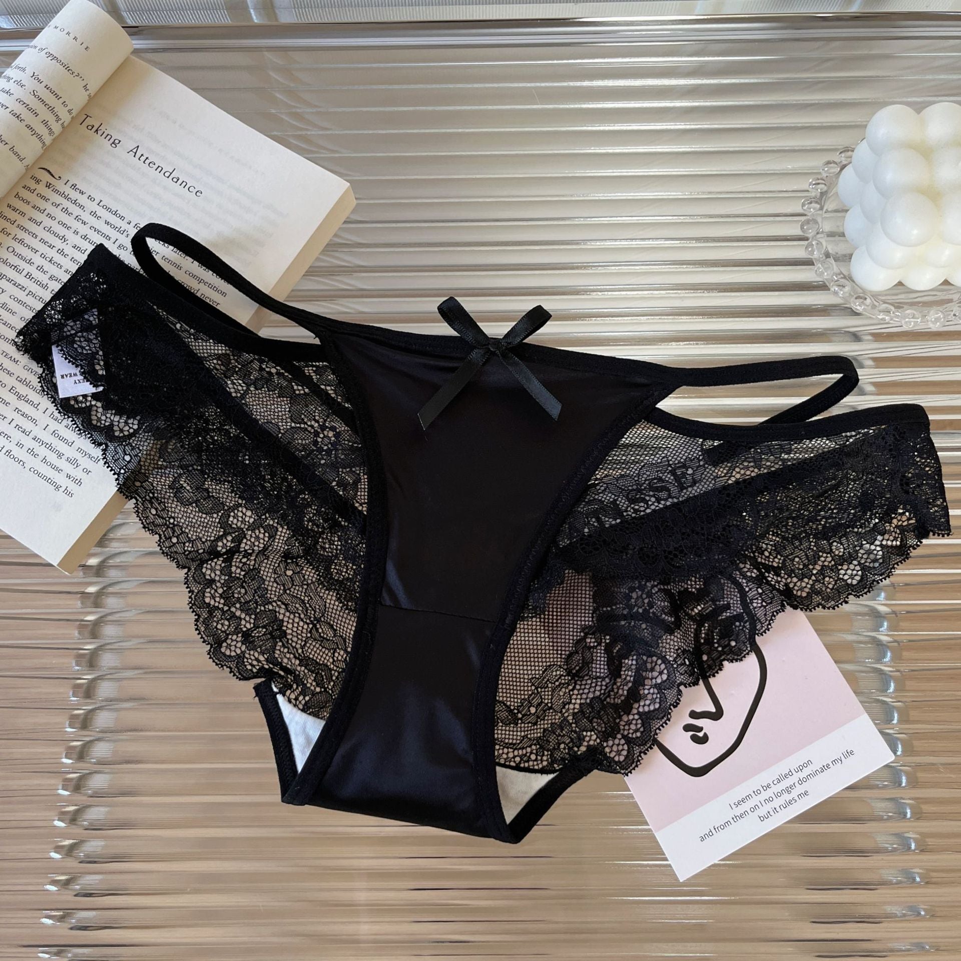 Braga con encaje y cintas laterales elásticas