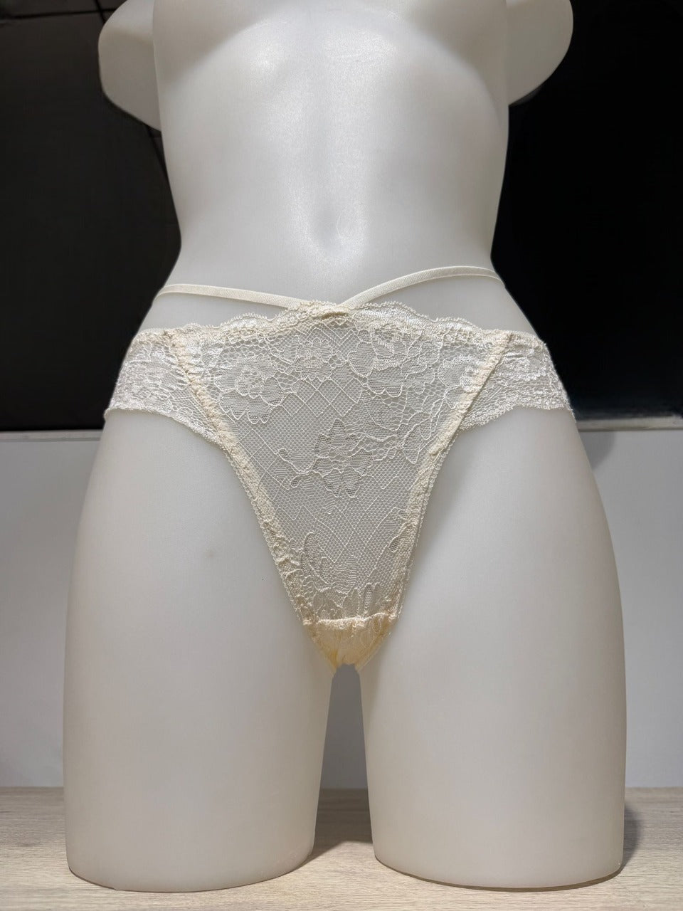 Braga Encaje con cintas laterales