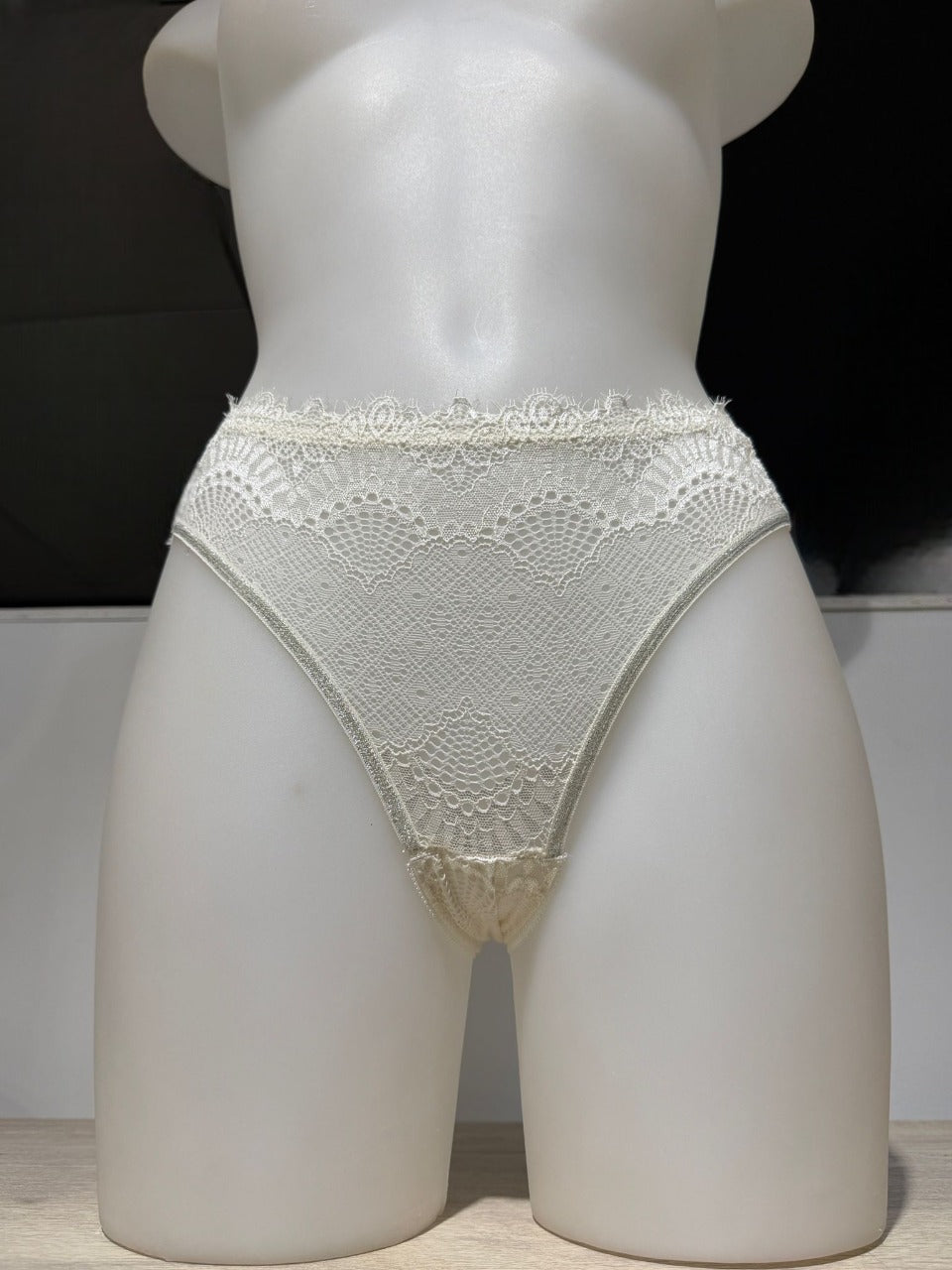 Braga Encaje con cintas traseras brillantes