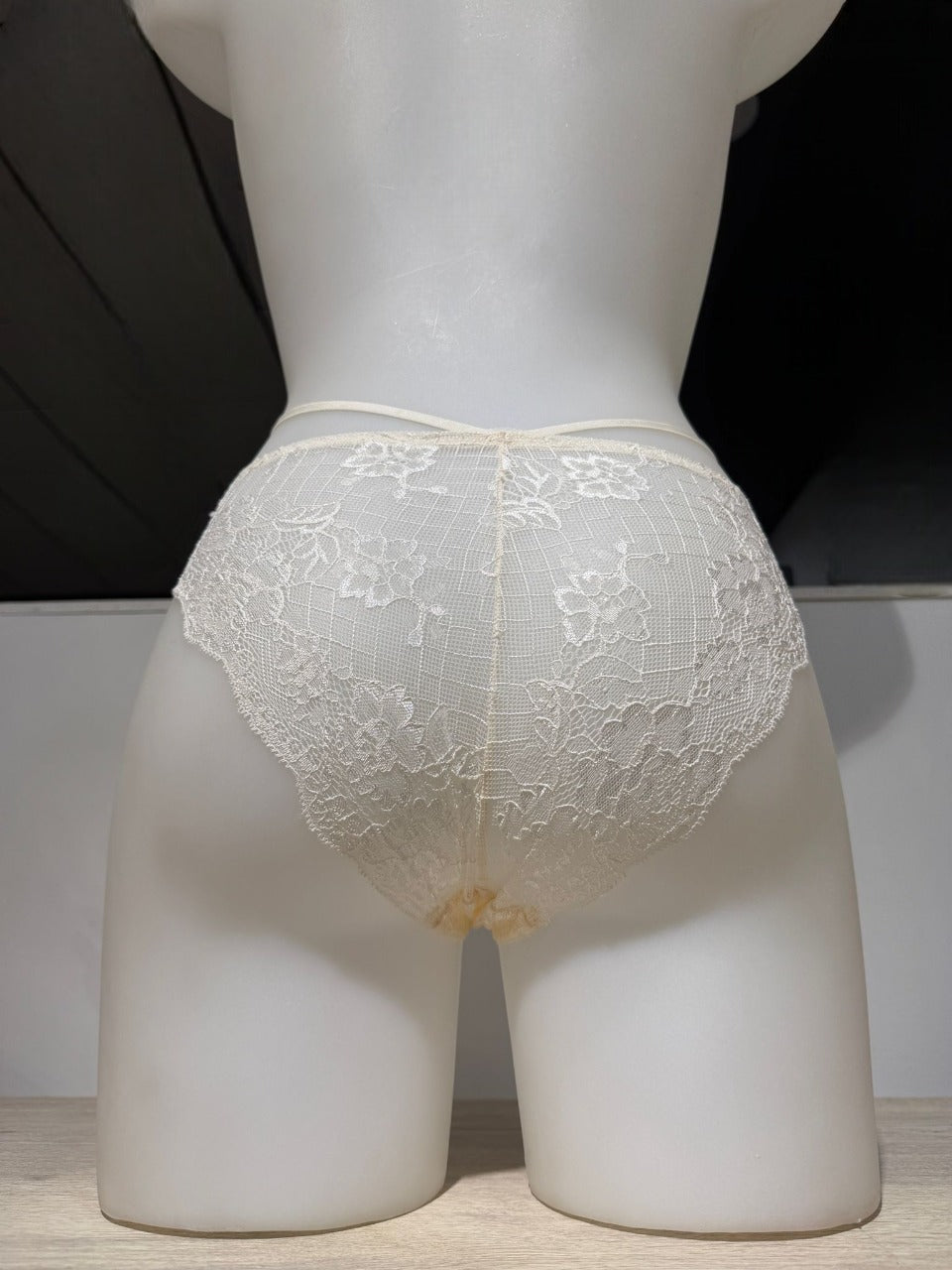 Braga Encaje con cintas laterales