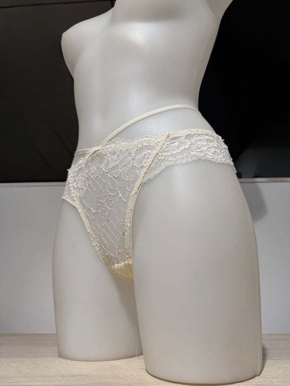 Braga Encaje con cintas laterales