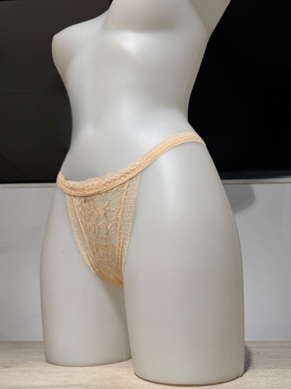 Braga Brasileña Encaje con Apertura Inferior