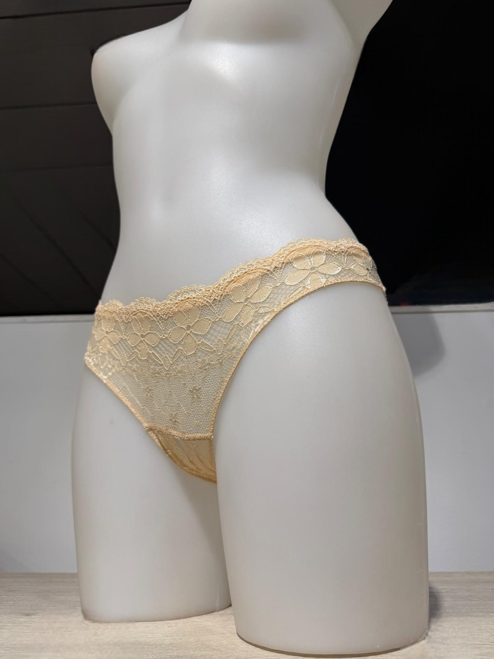 Braga Encaje con Apertura Inferior