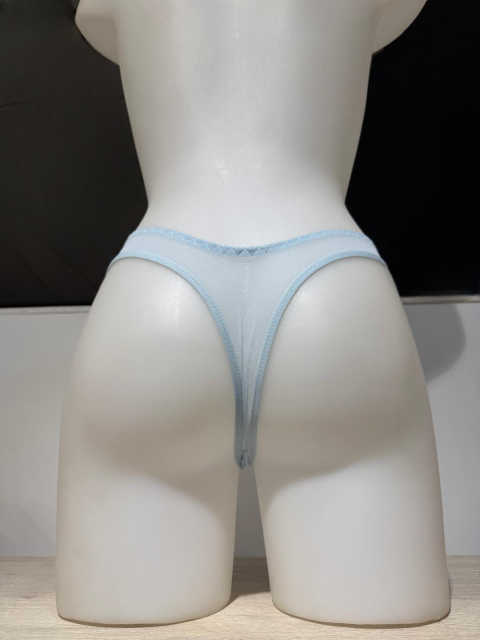 Tanga con bordado floral