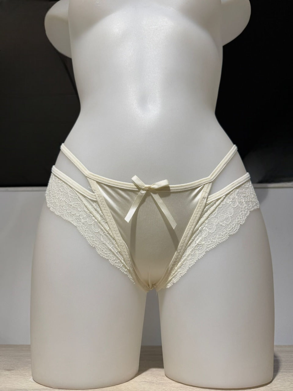 Braga con encaje y cintas laterales elásticas
