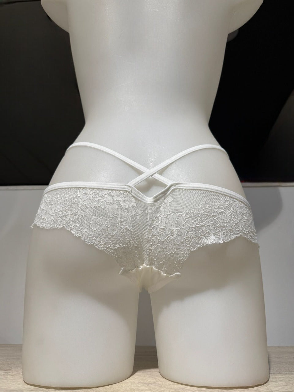Braga con encaje y cintas laterales elásticas