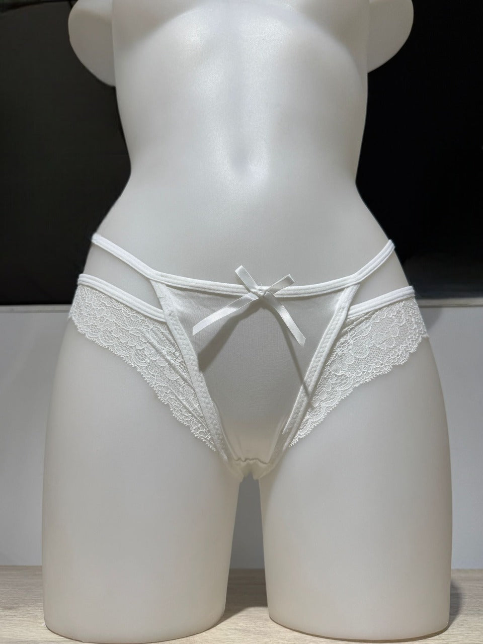 Braga con encaje y cintas laterales elásticas