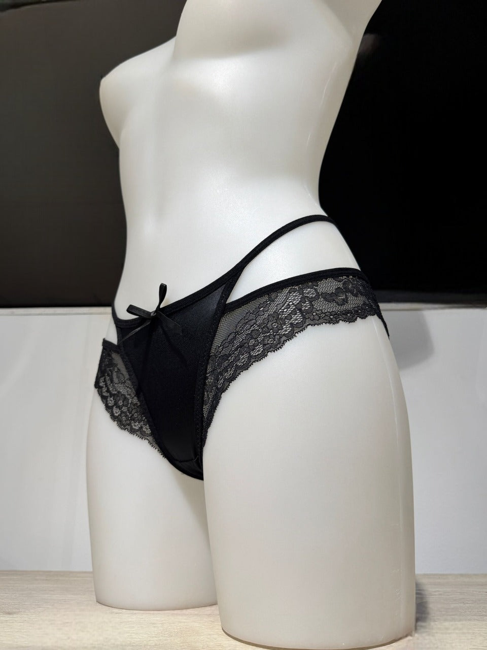 Braga con encaje y cintas laterales elásticas