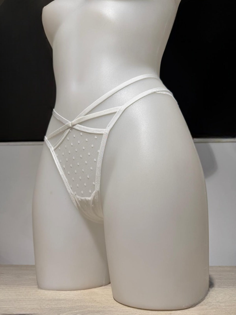 Braga brasileña Lunares con Encaje