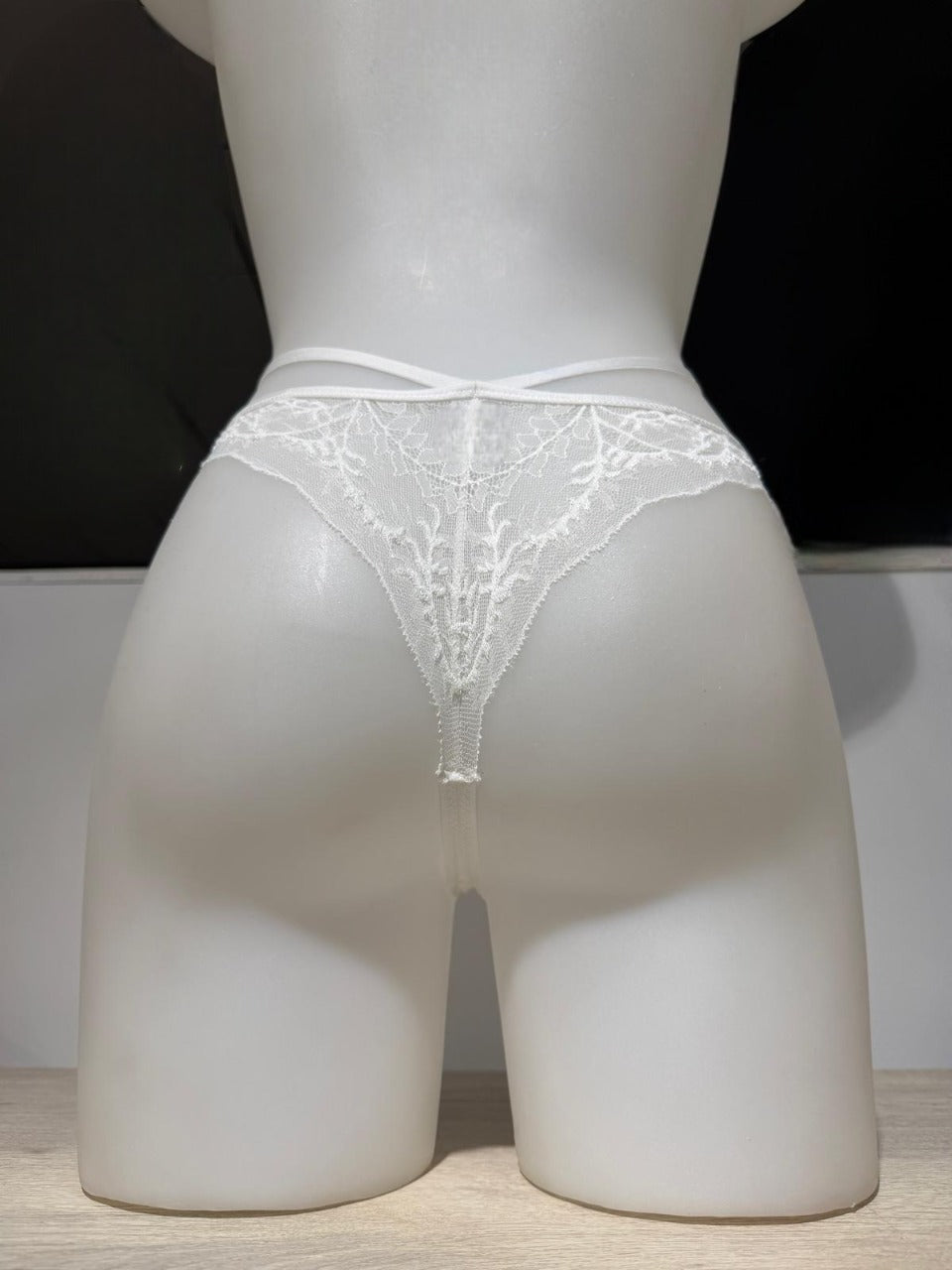 Braga brasileña Lunares con Encaje