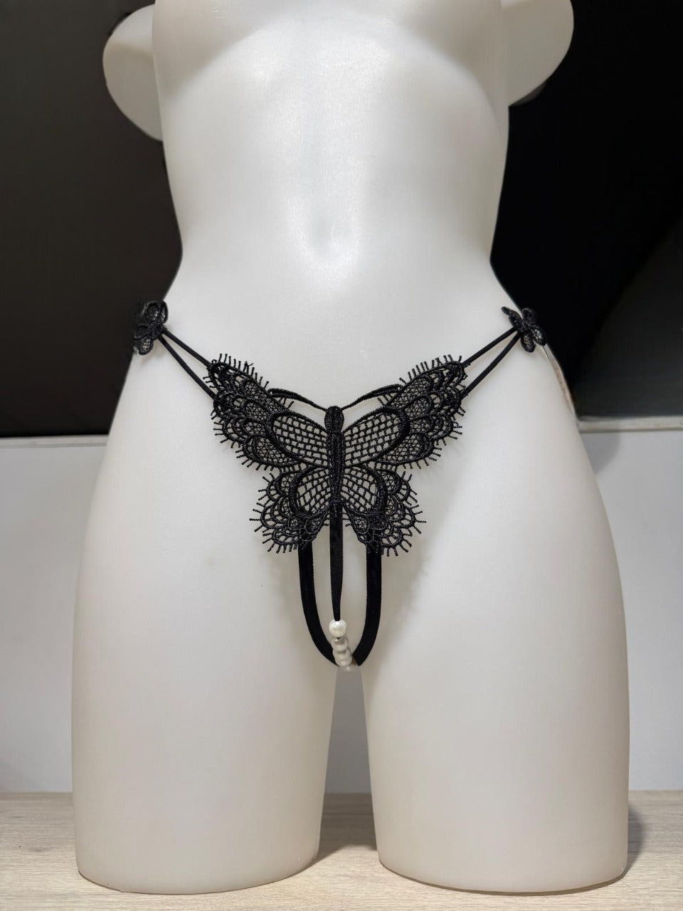 Tanga Mariposa con perlas y cinta elástica