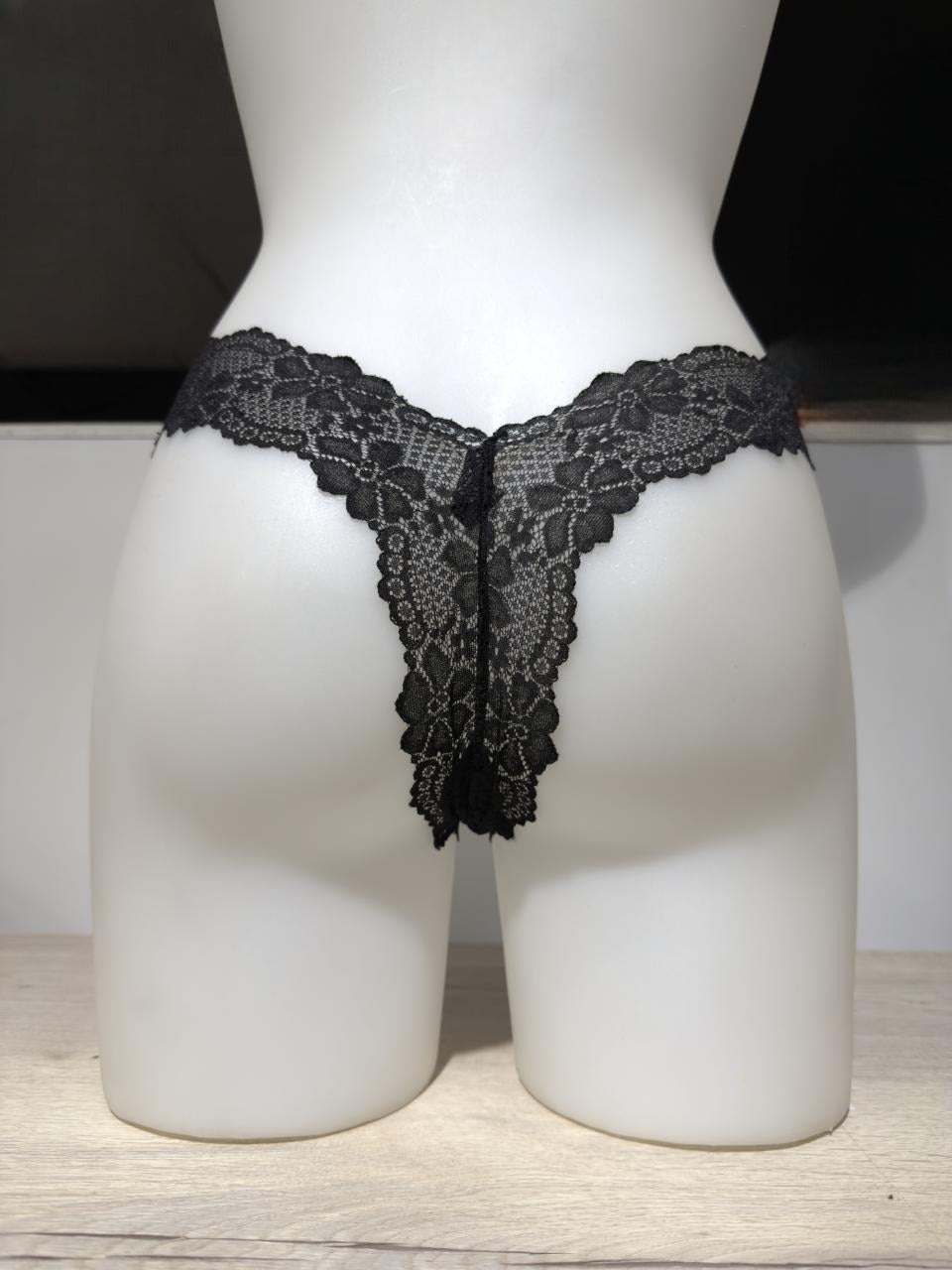 Tanga con encaje y lazo