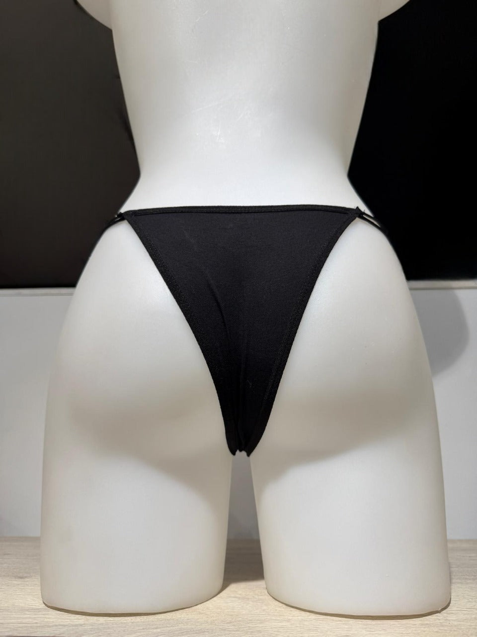 Tanga liso con cintas dobles laterales