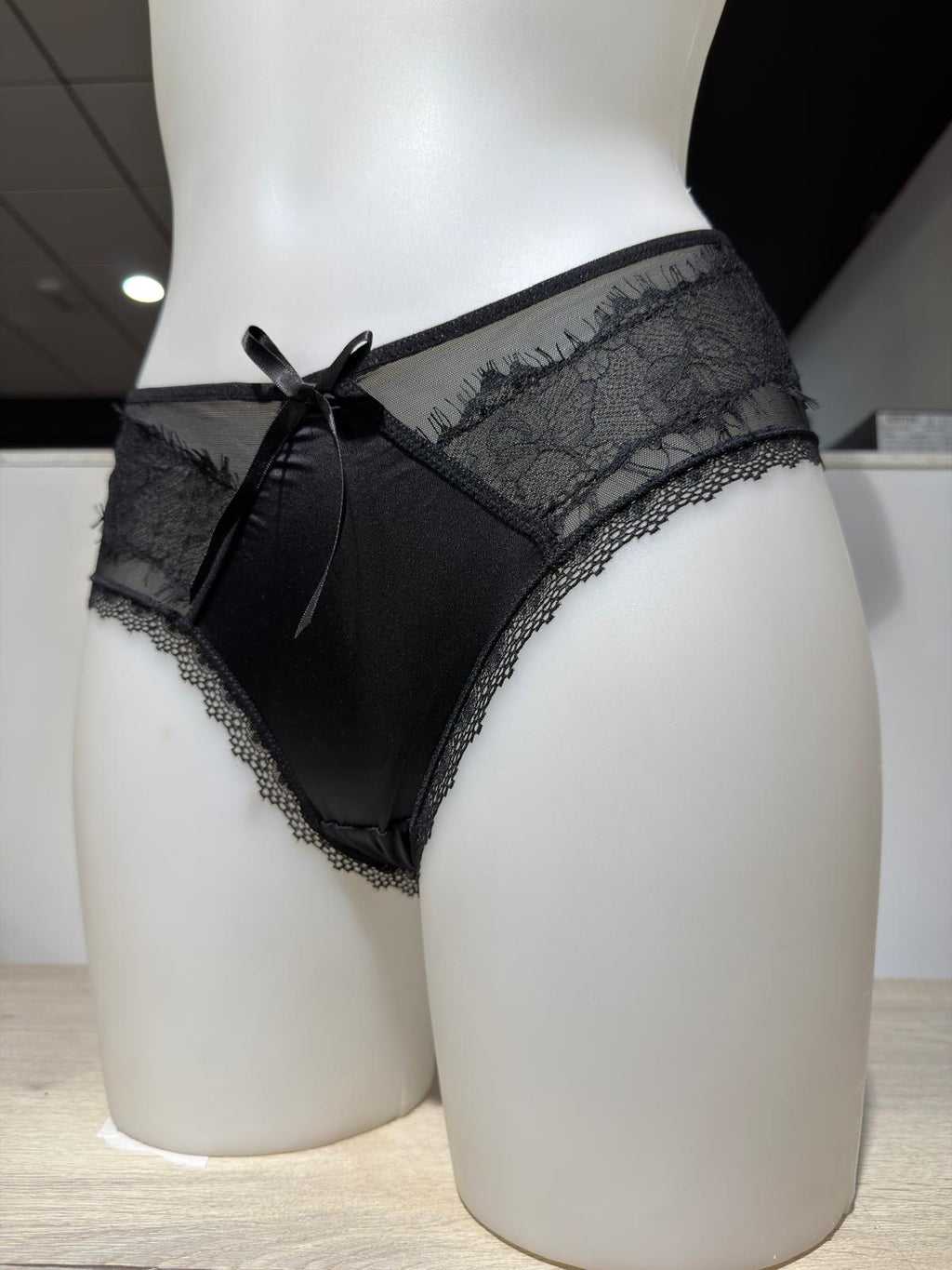 Braga con encaje y lazo negro